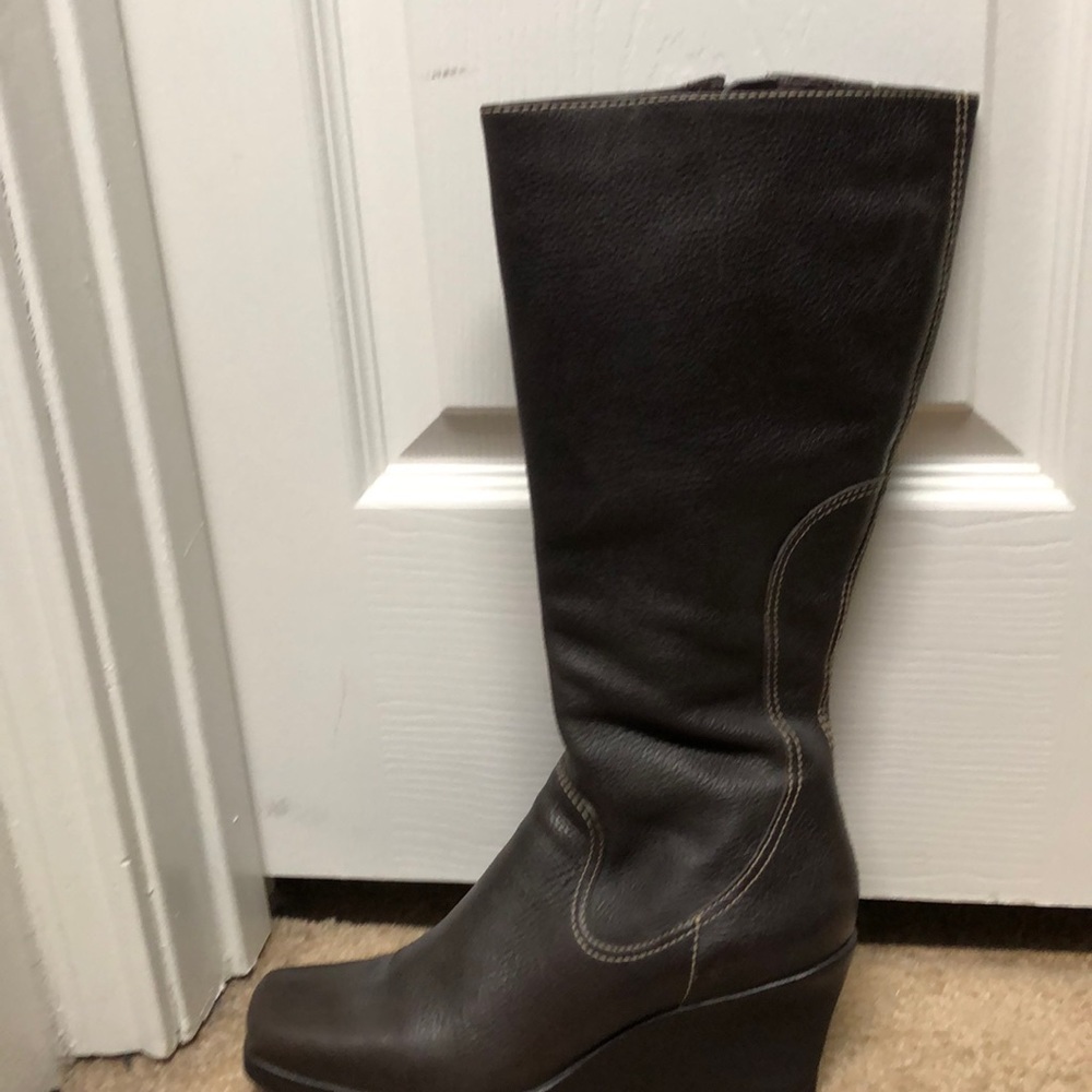 Wedge boot